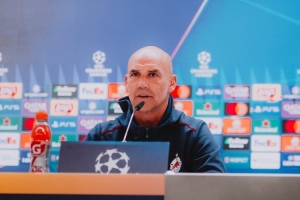 官方：萨尔茨堡红牛主帅莱斯彻下课，带队战绩25胜12平19负