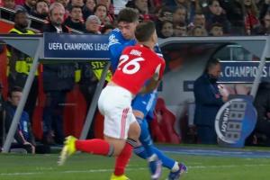 赛中击打对手头部，官方：欧足联驳回本菲卡投诉巴尔韦德暴力行为