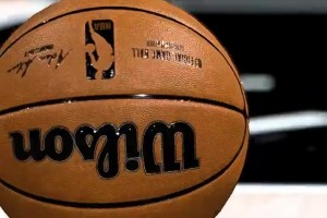 文班亚蚂？在2K里把文班亚马身材调到最小，是什么场面？